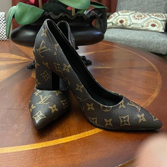 Louis Vuitton Shoes - Picture 1 of 4